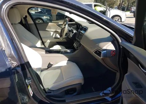 2017 Jaguar Xe 35T Premium z USA, uszkodzony, nr VIN SAJAD4BV2HA970934